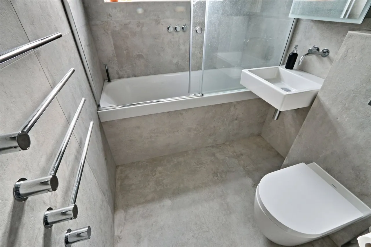 Bramley Close, London, N14, photo 12