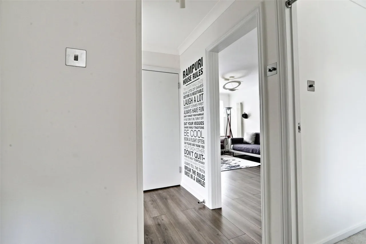 Bramley Close, London, N14, photo 16