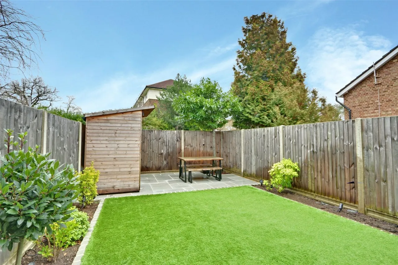 Bramley Close, London, N14, photo 19