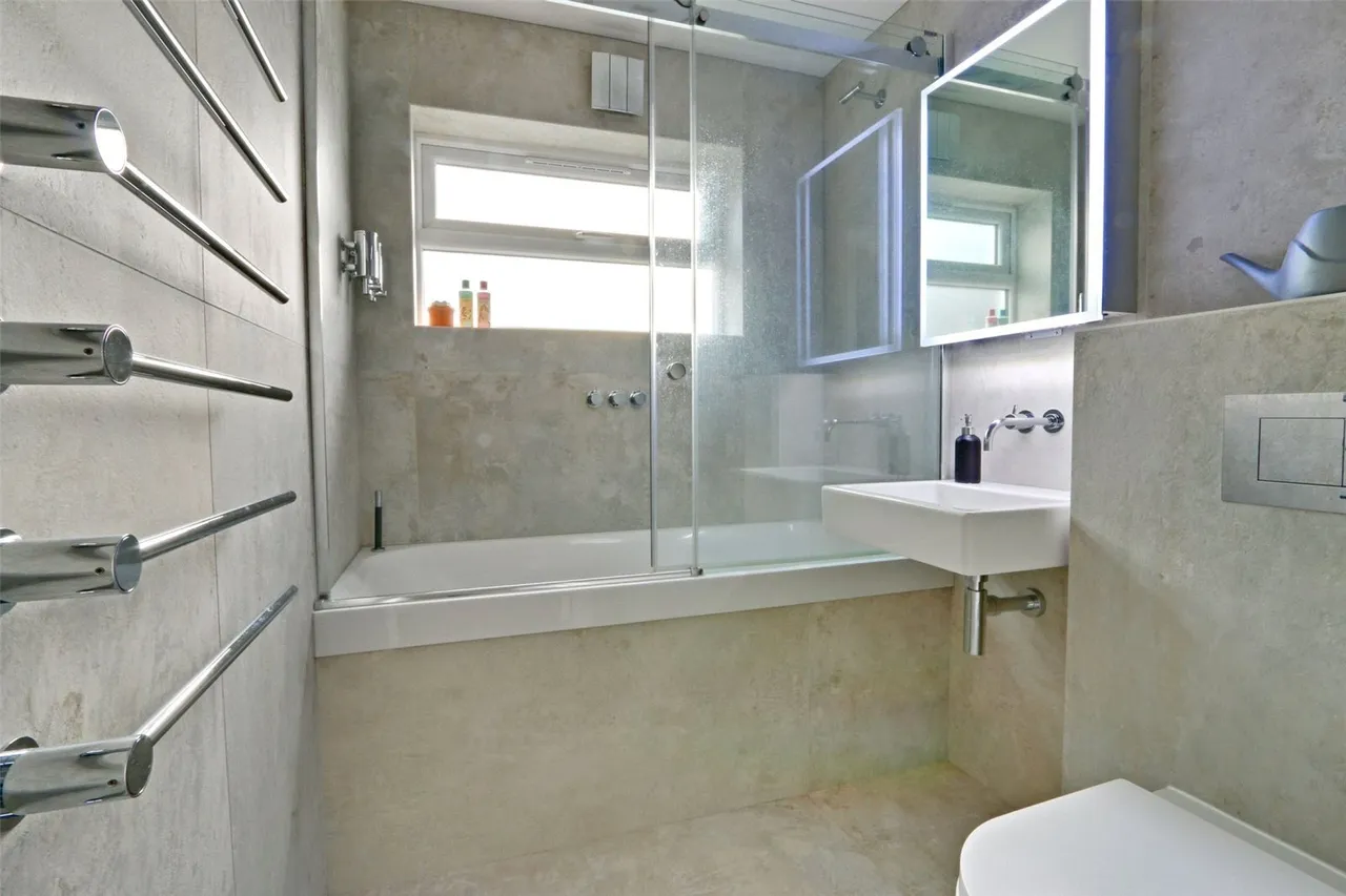 Bramley Close, London, N14, photo 10