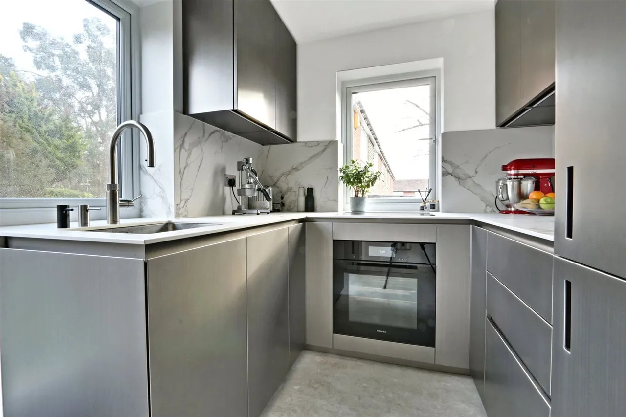 Bramley Close, London, N14, photo 18