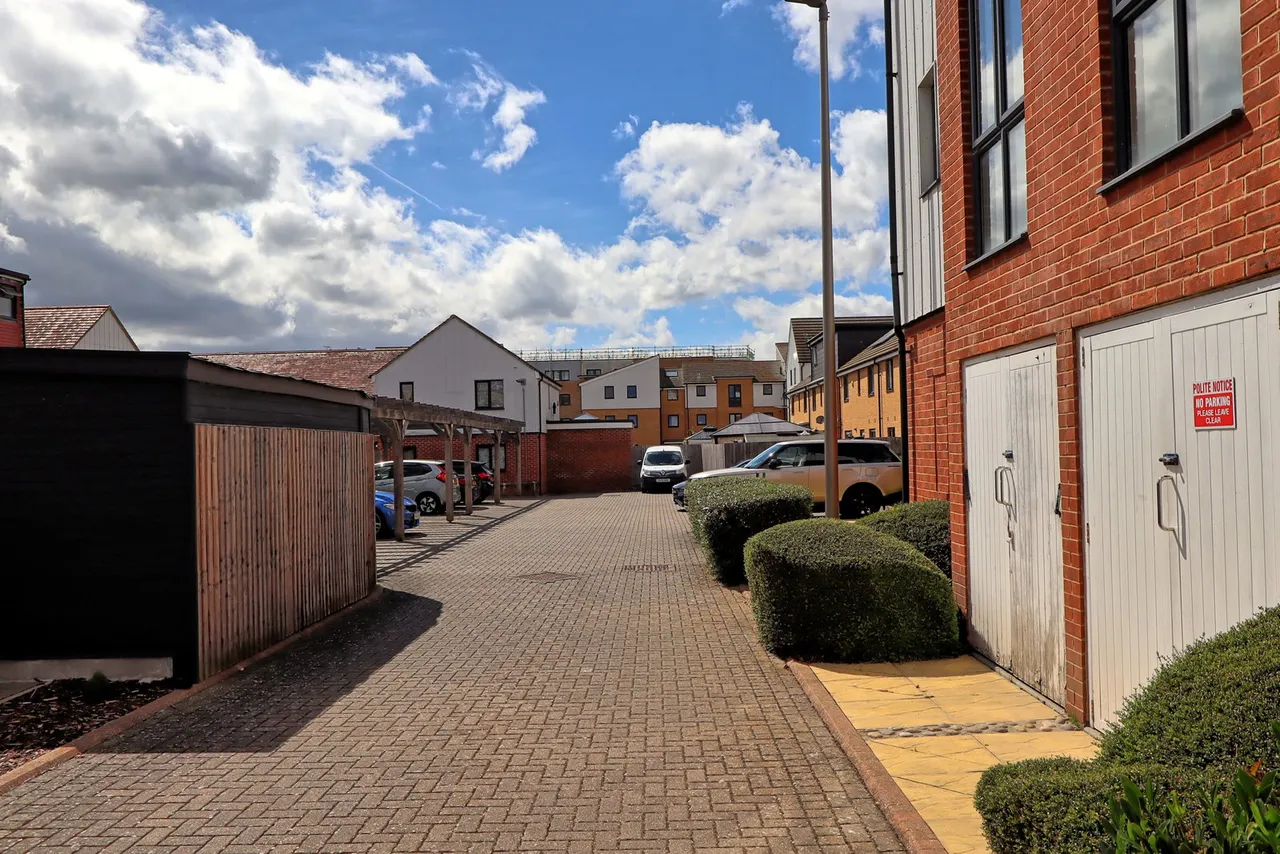 Falcon Avenue, South Ockendon, RM15, photo 19