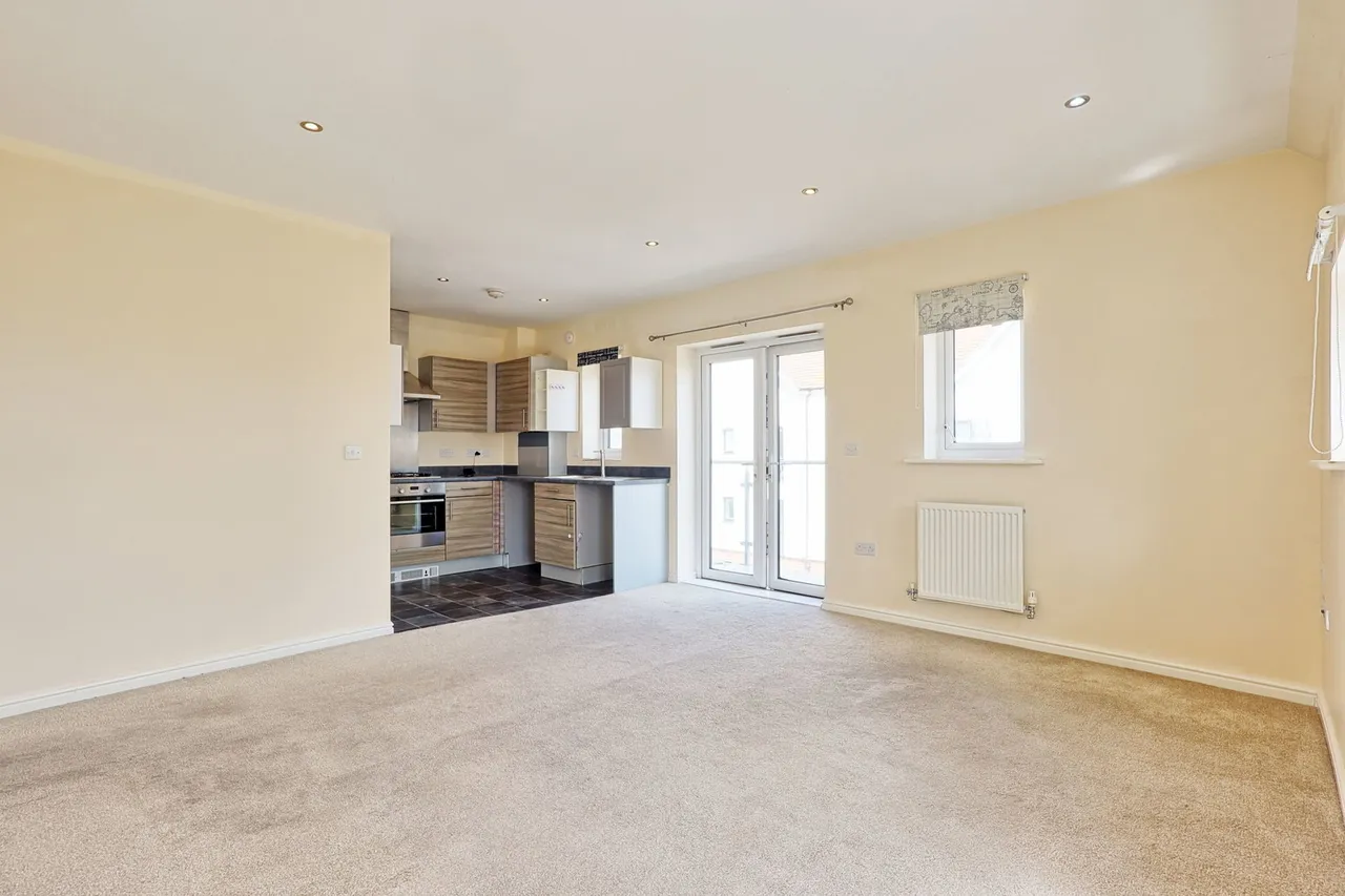 2 bed flat for sale, Falcon Avenue, South Ockendon, RM15