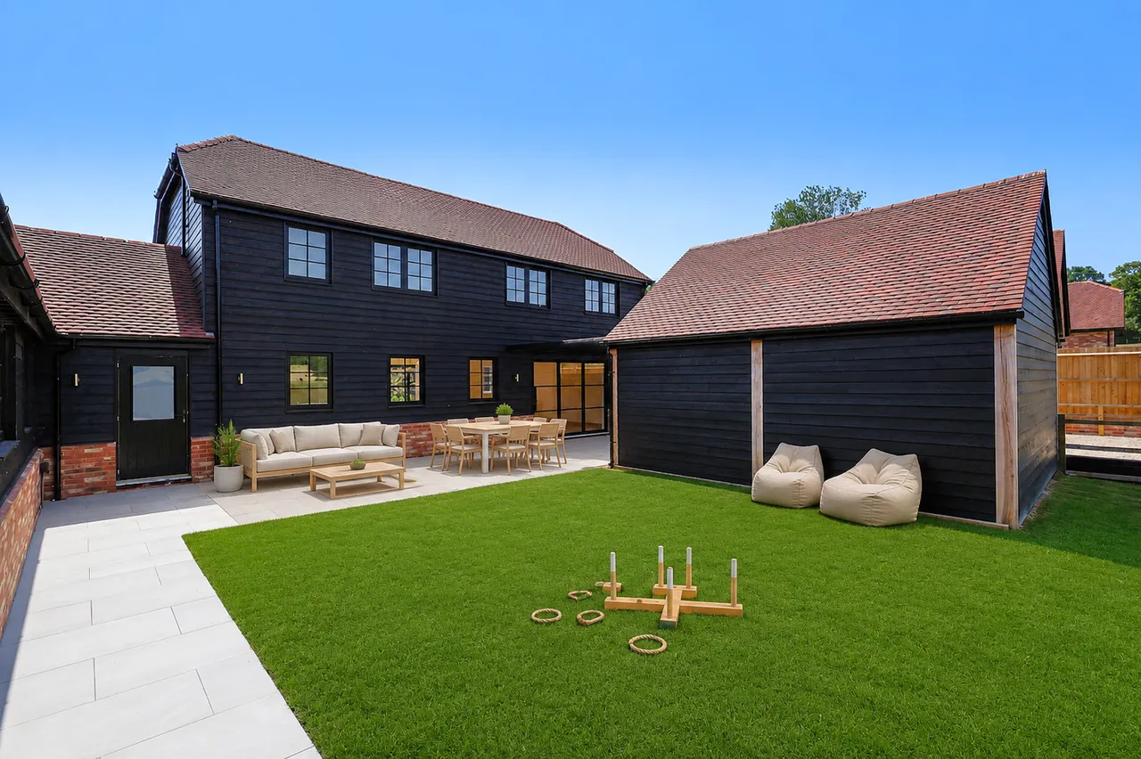 Old Farm Close, Charlwood, RH6, photo 4