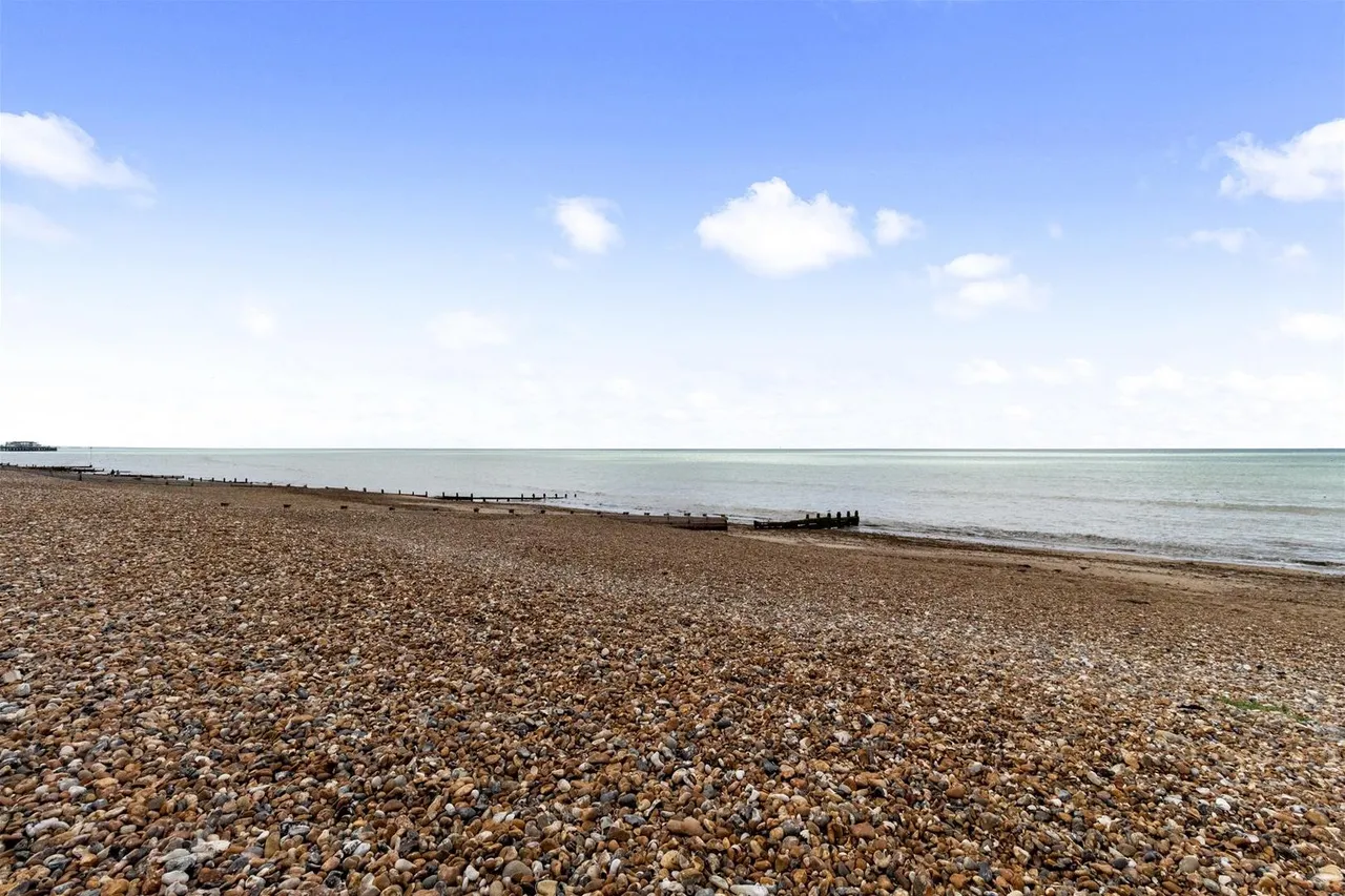 West Parade, Worthing, photo 2