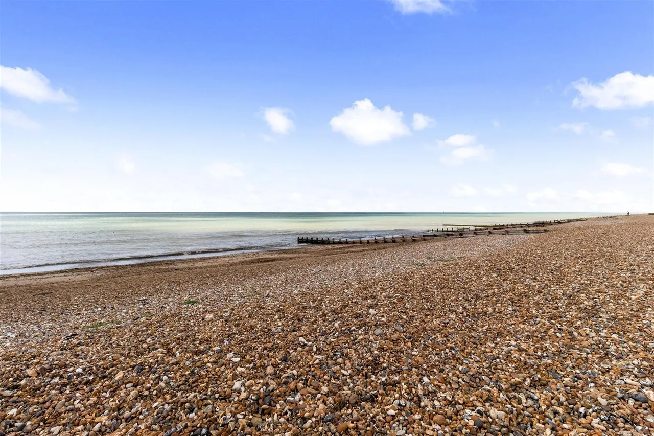 West Parade, Worthing, photo 14