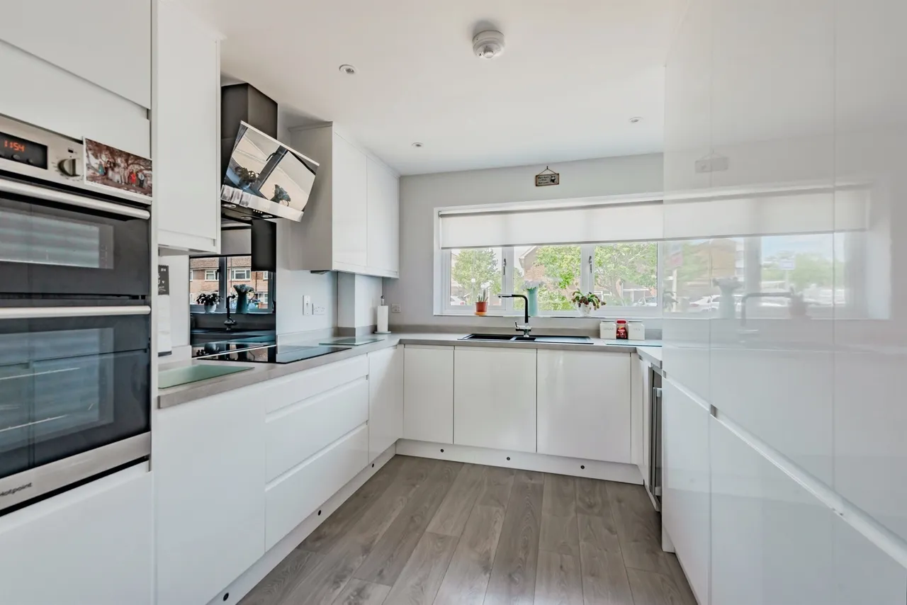 Warren Drive, Crawley, RH11, photo 5