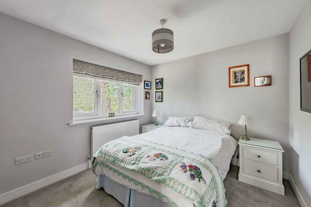 Warren Drive, Crawley, RH11, photo 12
