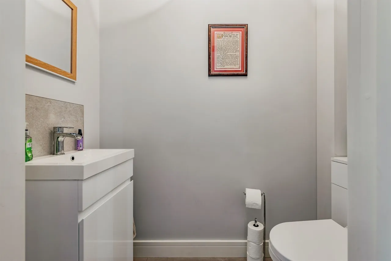 Warren Drive, Crawley, RH11, photo 8