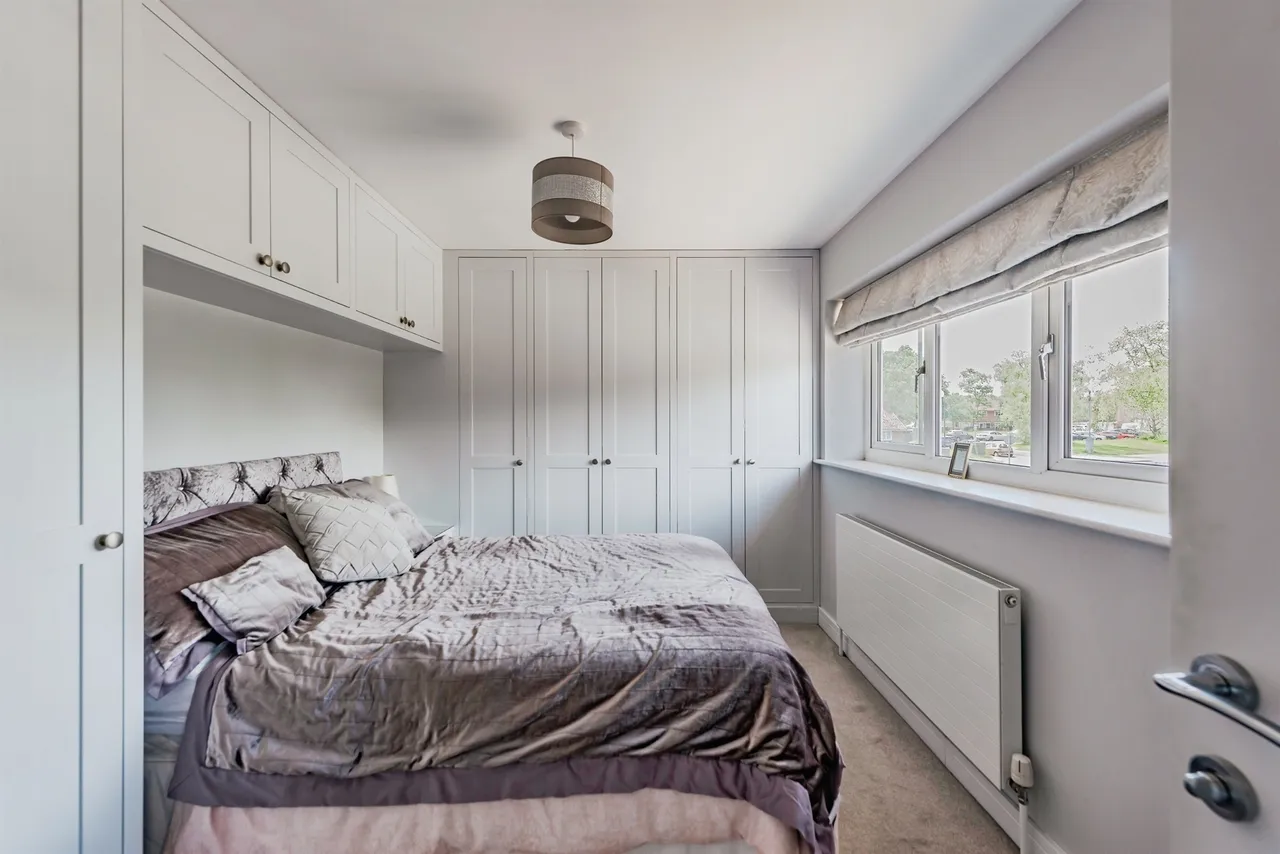 Warren Drive, Crawley, RH11, photo 9