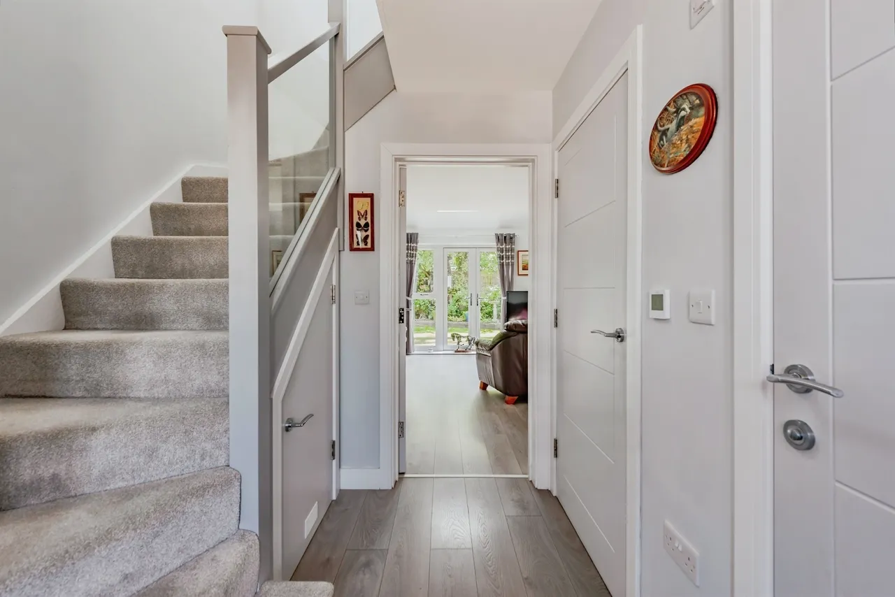 Warren Drive, Crawley, RH11, photo 7