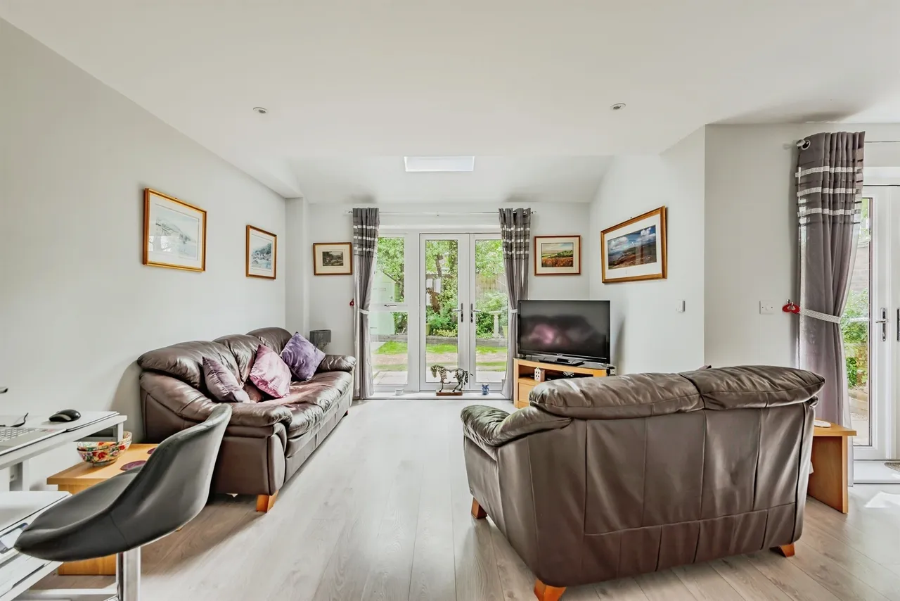 Warren Drive, Crawley, RH11, photo 3