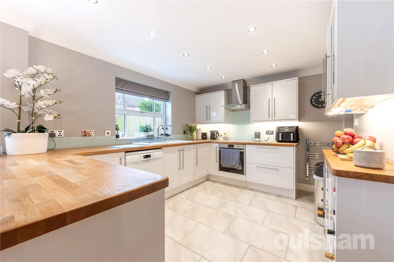 Defford Close, Webheath, Worcestershire, B97 5WR, photo 3