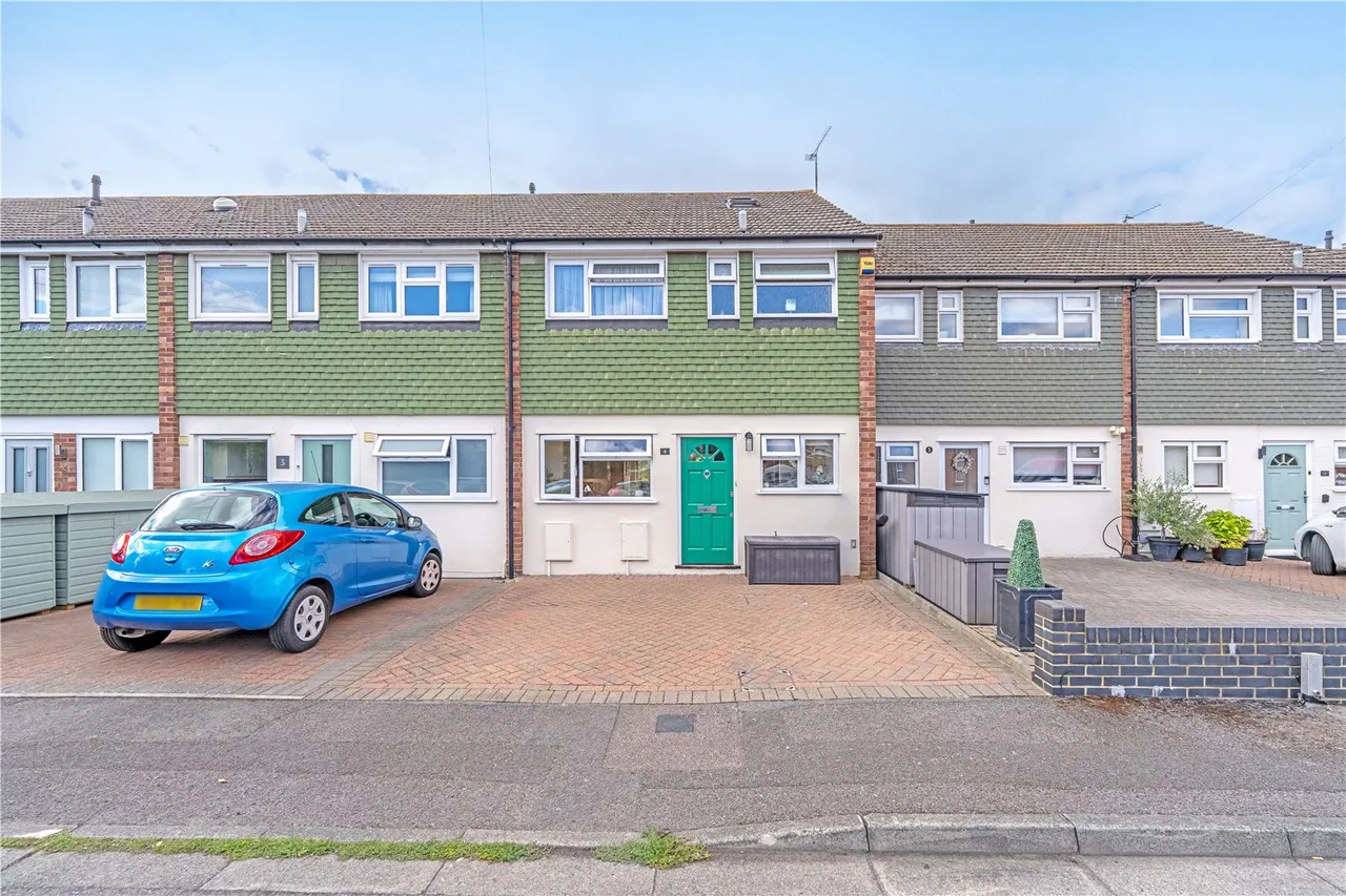 3 bed house for sale, Beards Hill Close, Hampton, TW12