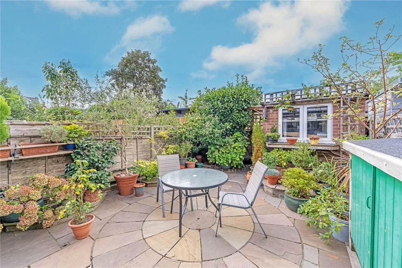Beards Hill Close, Hampton, TW12, photo 2