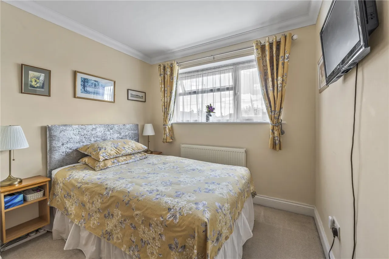 Beards Hill Close, Hampton, TW12, photo 10