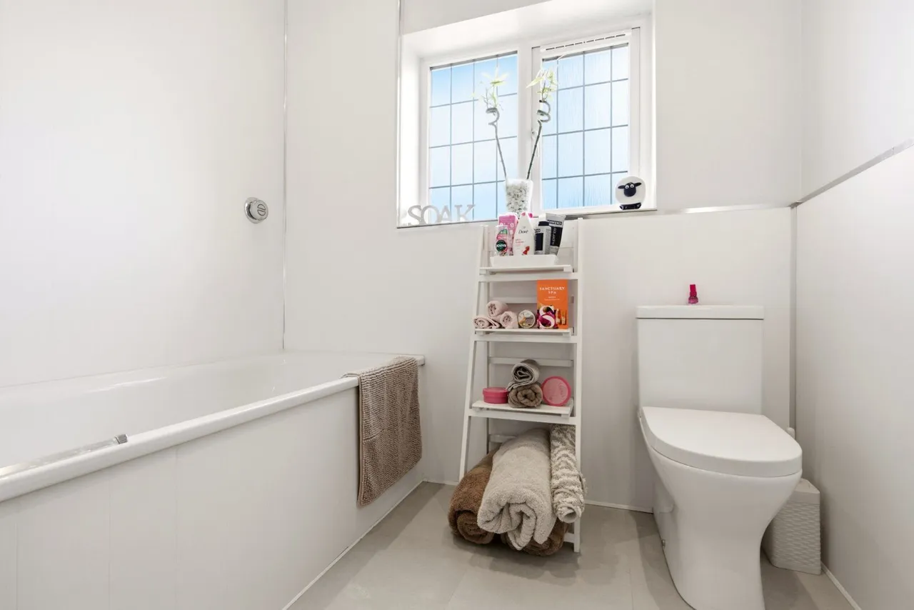 Tile Kiln Close, Hemel Hempstead, HP3, photo 13