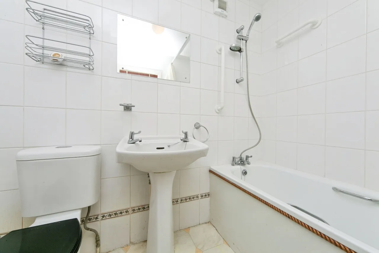 Mostyn Road, Colwyn Bay, LL29, photo 11