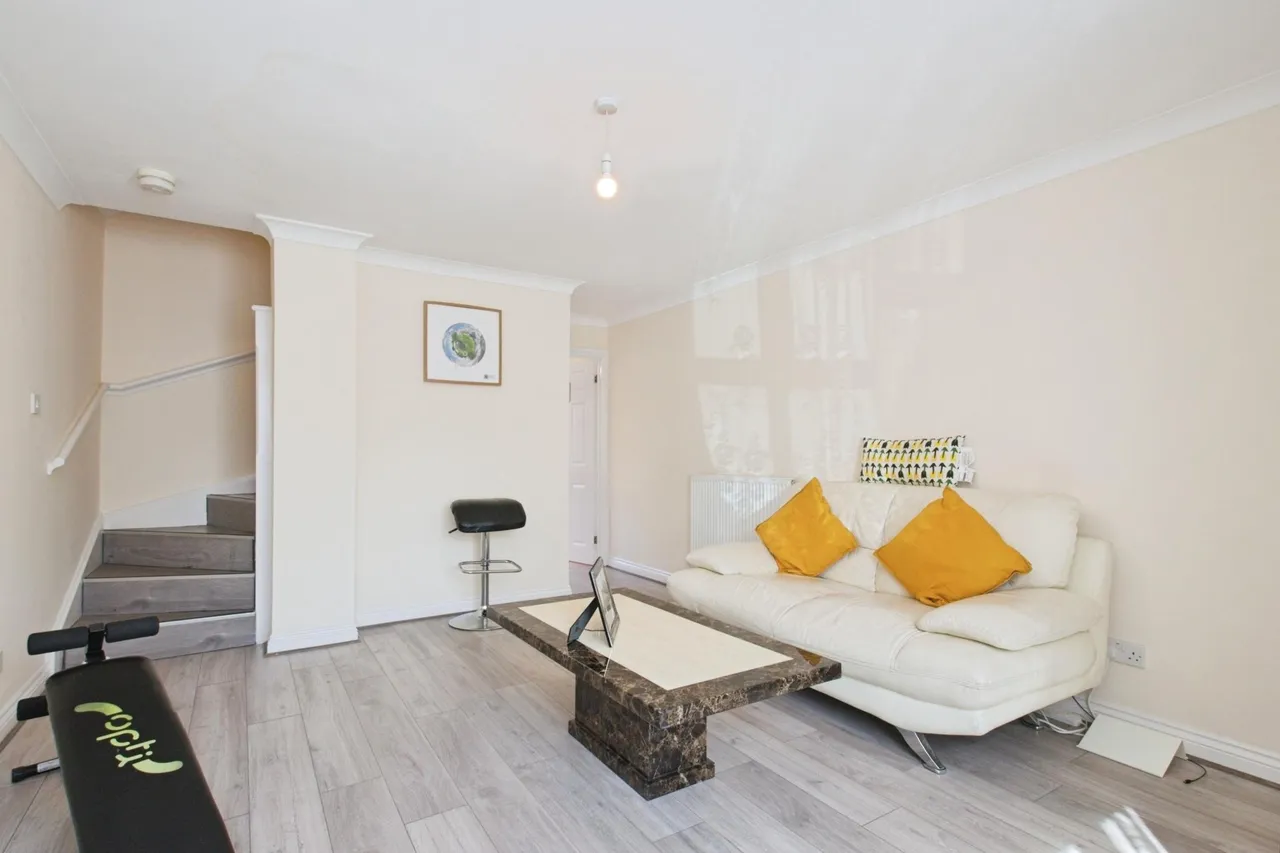 Ware Point Drive, London, SE28, photo 4
