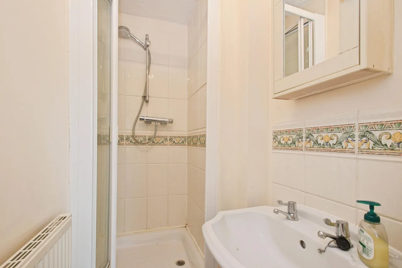 Ware Point Drive, London, SE28, photo 13