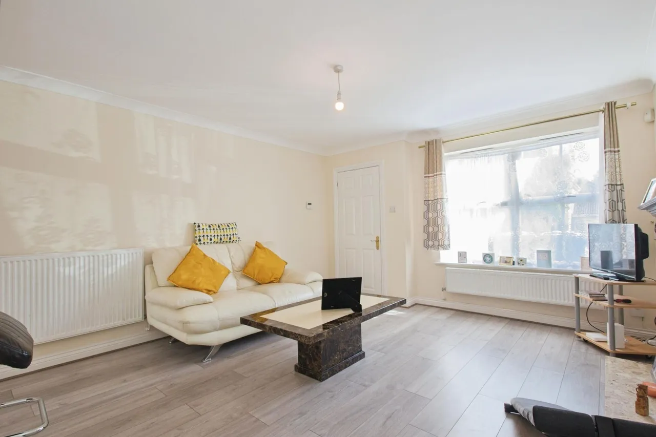 Ware Point Drive, London, SE28, photo 5