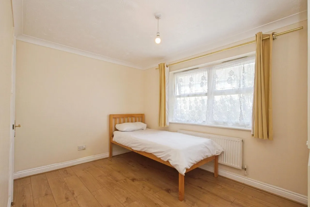 Ware Point Drive, London, SE28, photo 9
