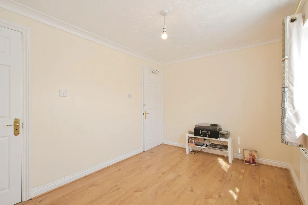Ware Point Drive, London, SE28, photo 12
