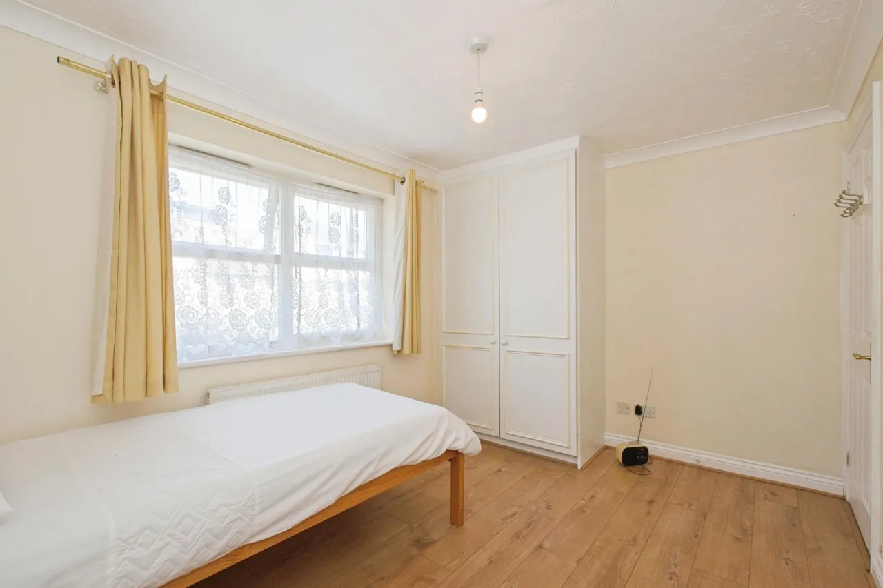 Ware Point Drive, London, SE28, photo 11