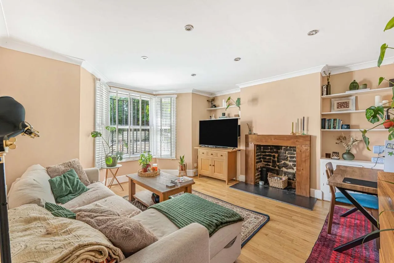 1 bed flat for sale — Lauriston Road, London, E9 7HA