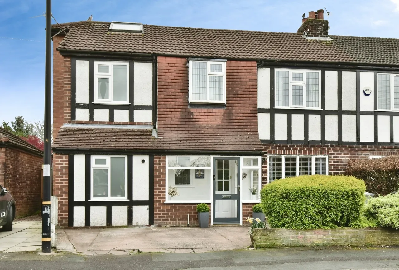4 bed house for sale — Stanley Drive, Timperley, Altrincham, WA15