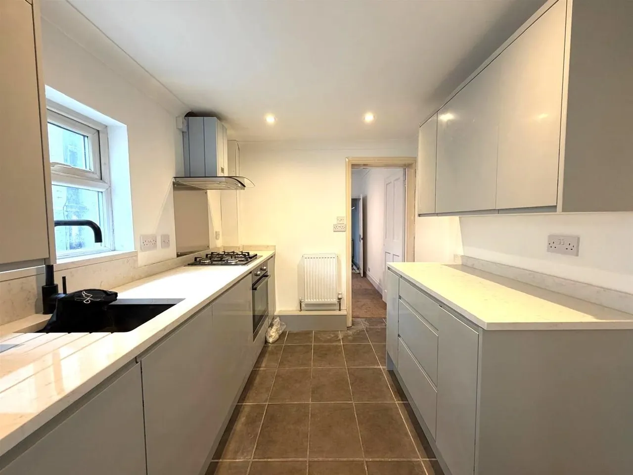 3 bed house to rent — Watling Street, Rochester ME2 3NY