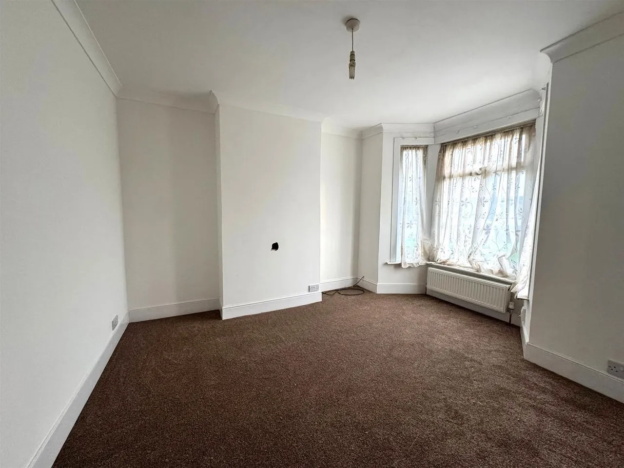 Watling Street, Rochester ME2 3NY, photo 2
