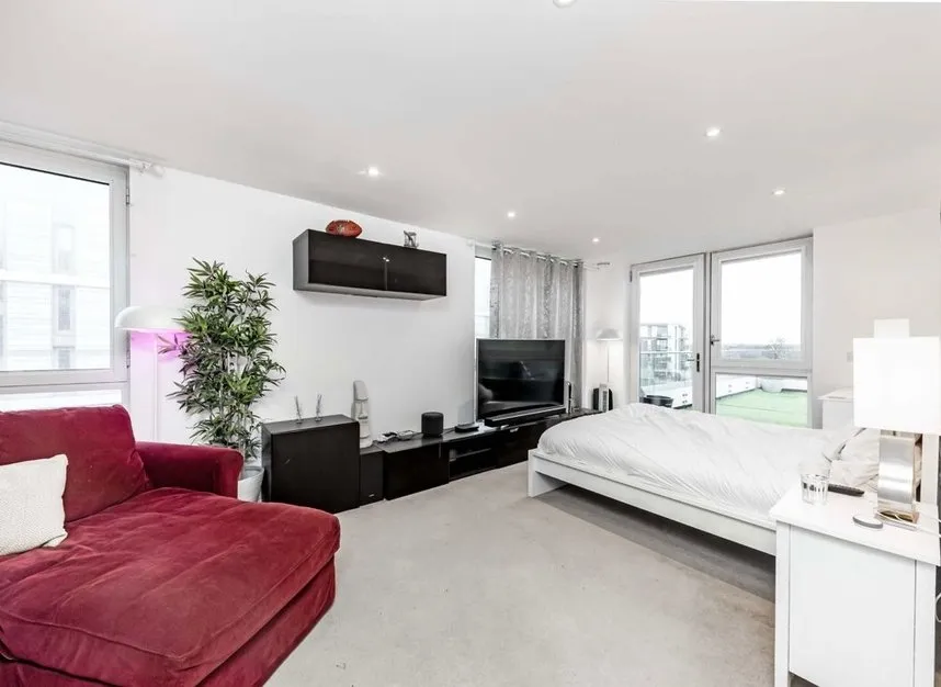Ealing Road, Brentford, TW8, photo 5
