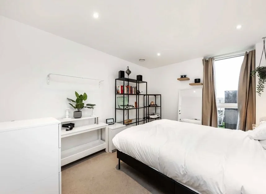 Ealing Road, Brentford, TW8, photo 4
