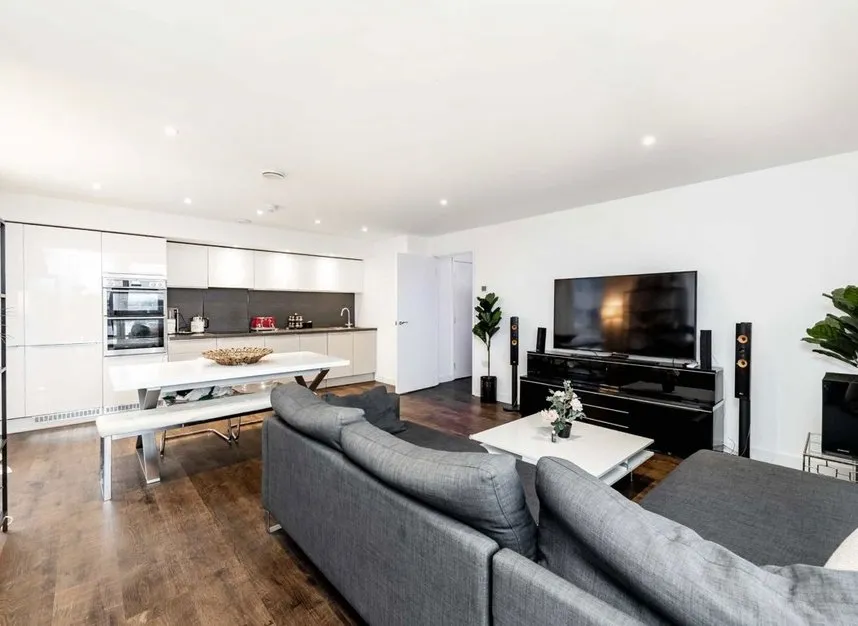 Ealing Road, Brentford, TW8, photo 6