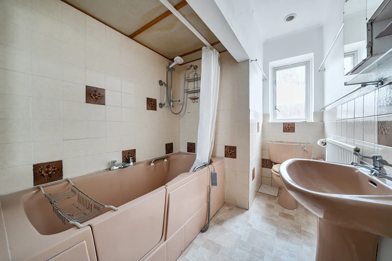 The Woodlands, Esher, KT10, photo 11