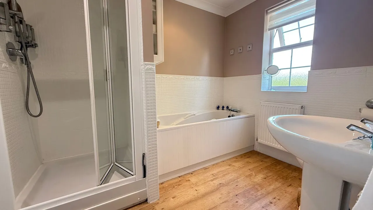 Barn Owl Close, Corby Glen, NG33, photo 13