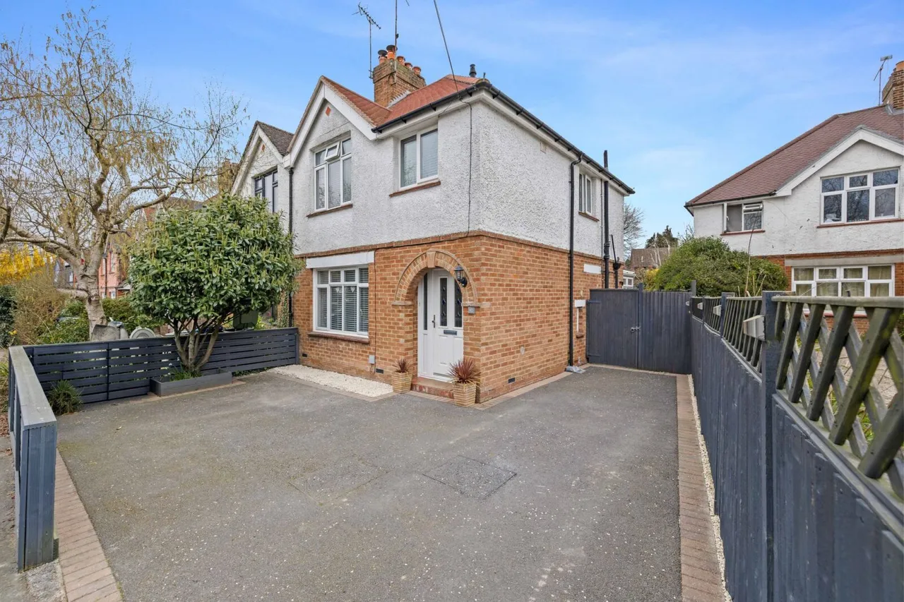 3 bed house for sale — Knole Grove, East Grinstead, East Grinstead, RH19 2AL
