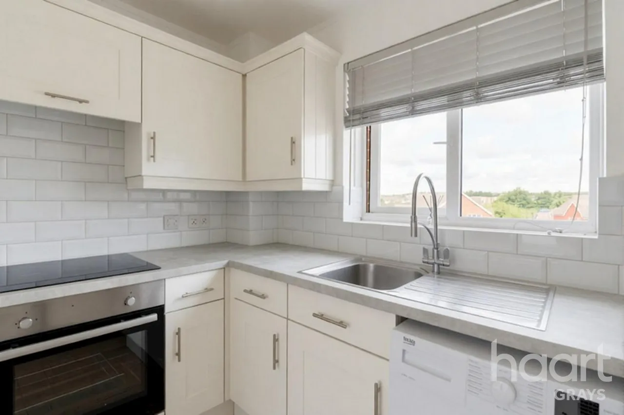 Worthing Close, RM17, photo 6