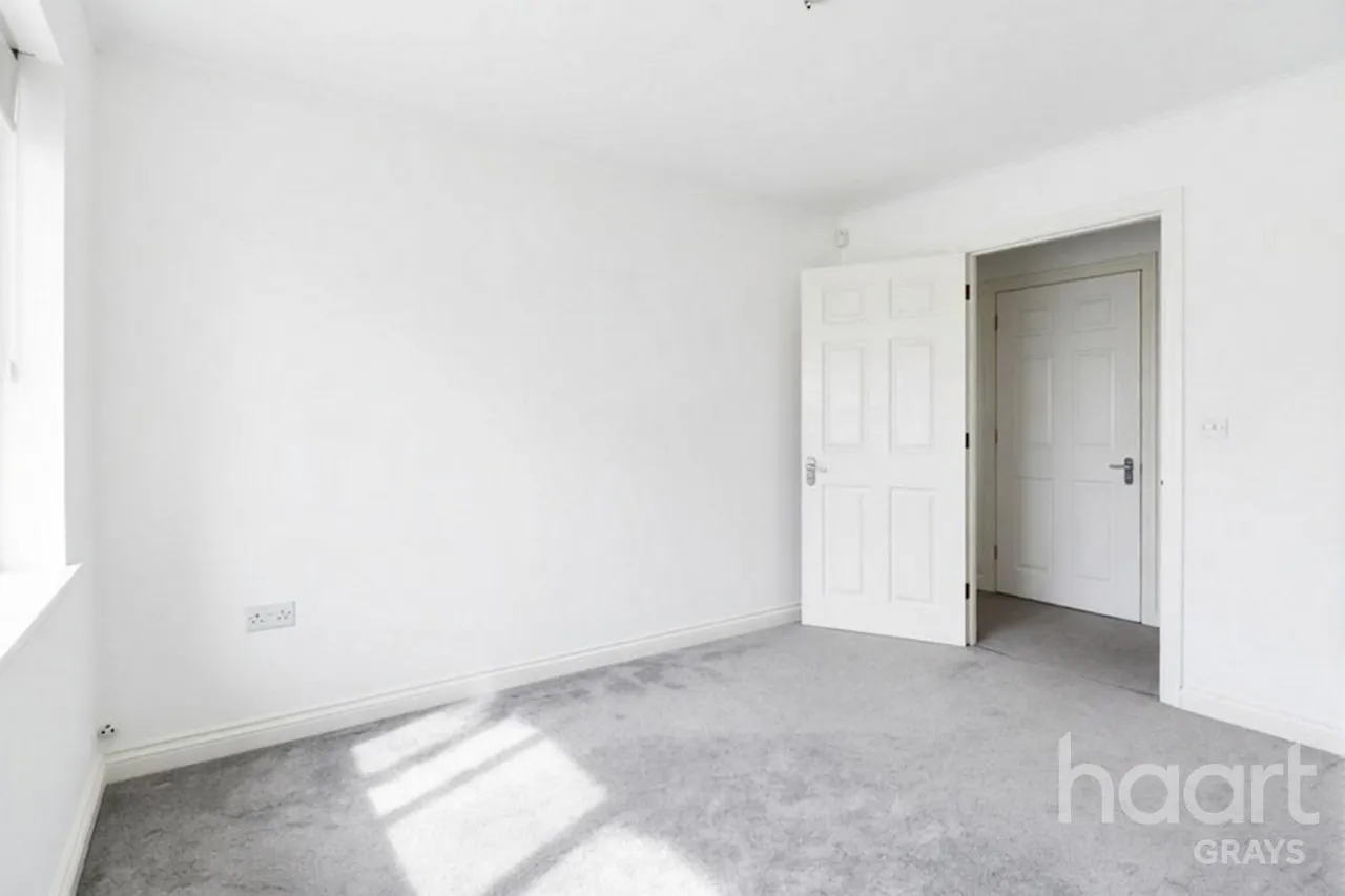 Worthing Close, RM17, photo 9