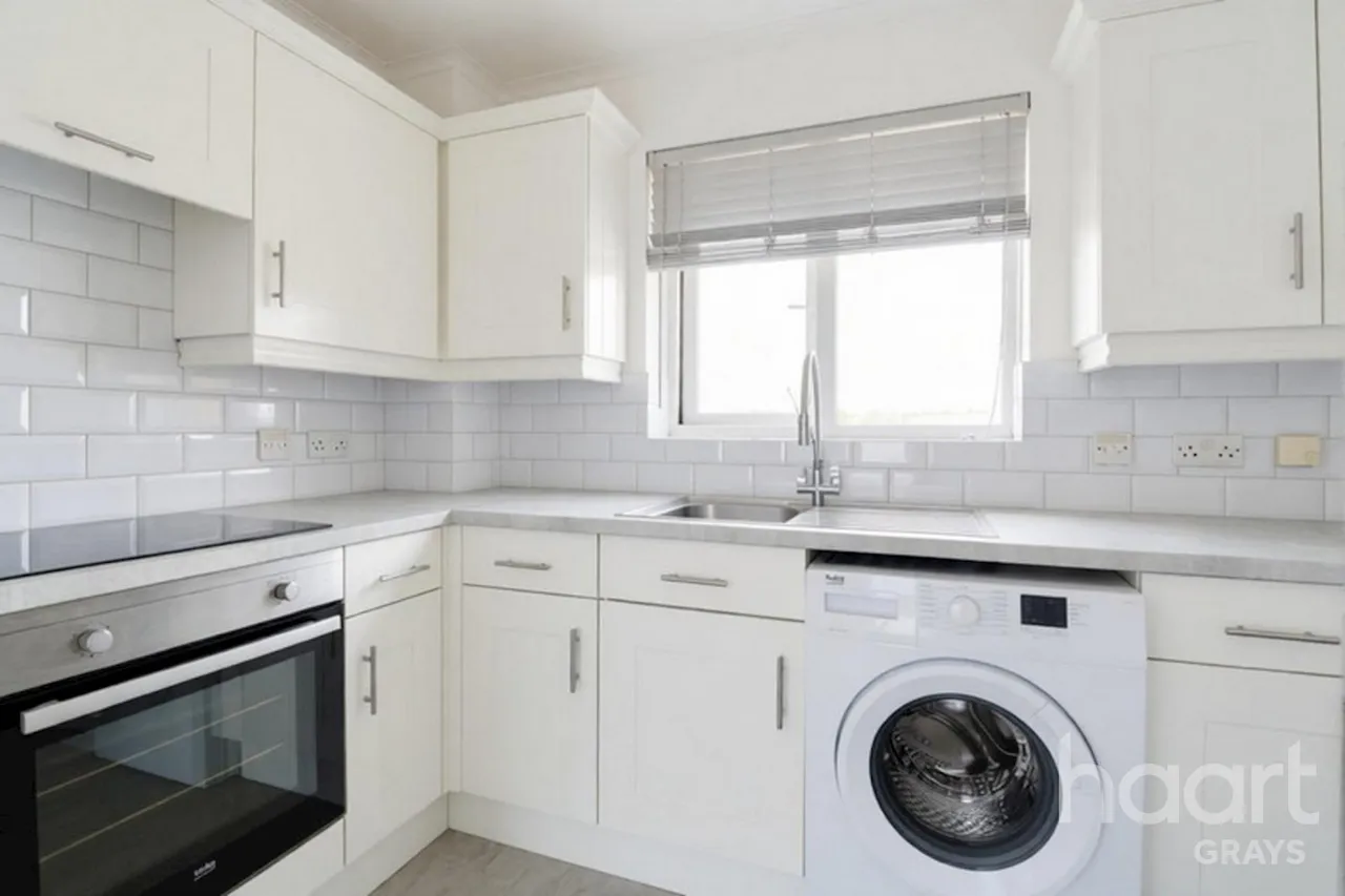 Worthing Close, RM17, photo 5