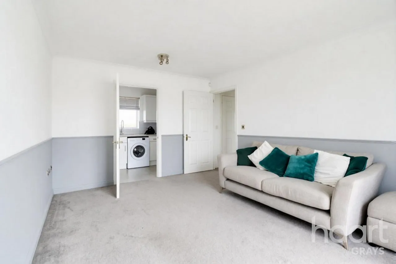 Worthing Close, RM17, photo 4
