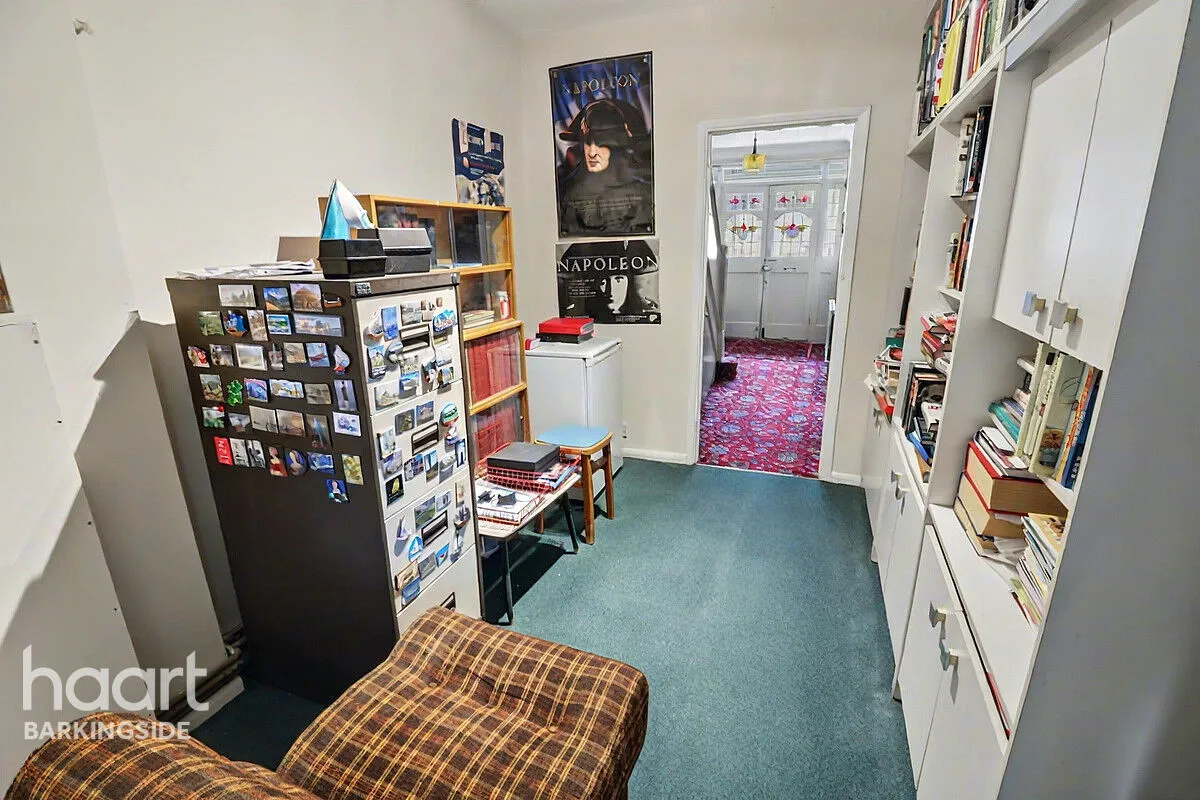 Headley Drive, Gants Hill, IG2, photo 11