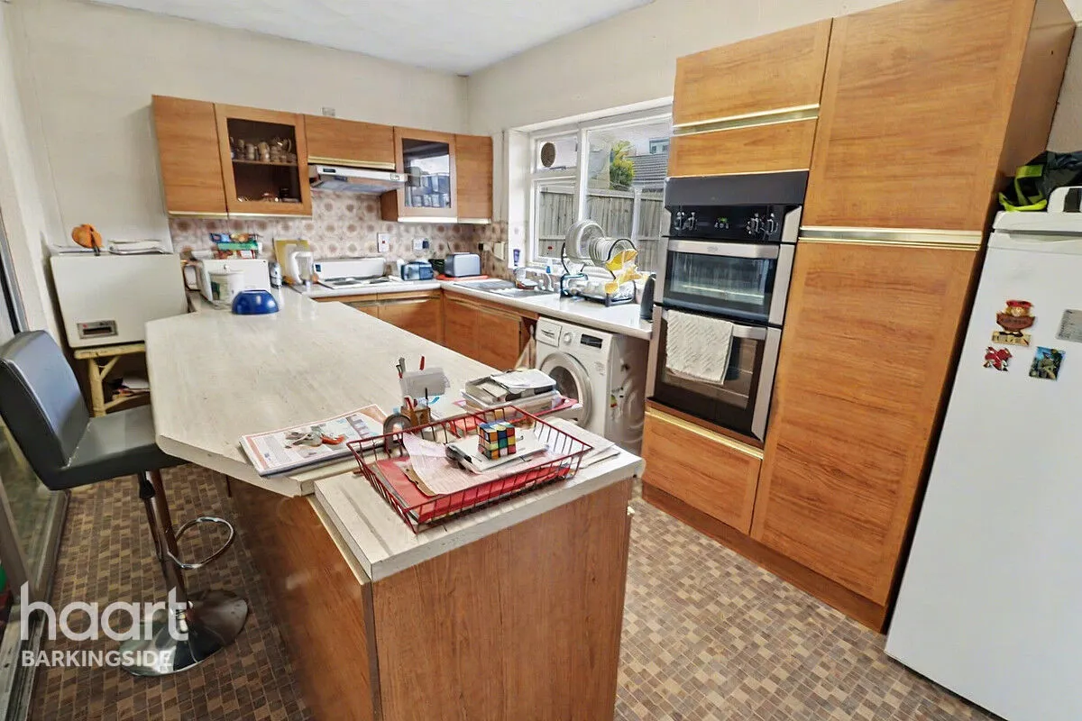 Headley Drive, Gants Hill, IG2, photo 8