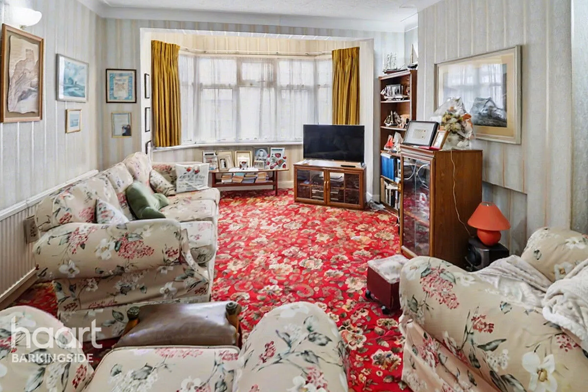 Headley Drive, Gants Hill, IG2, photo 5