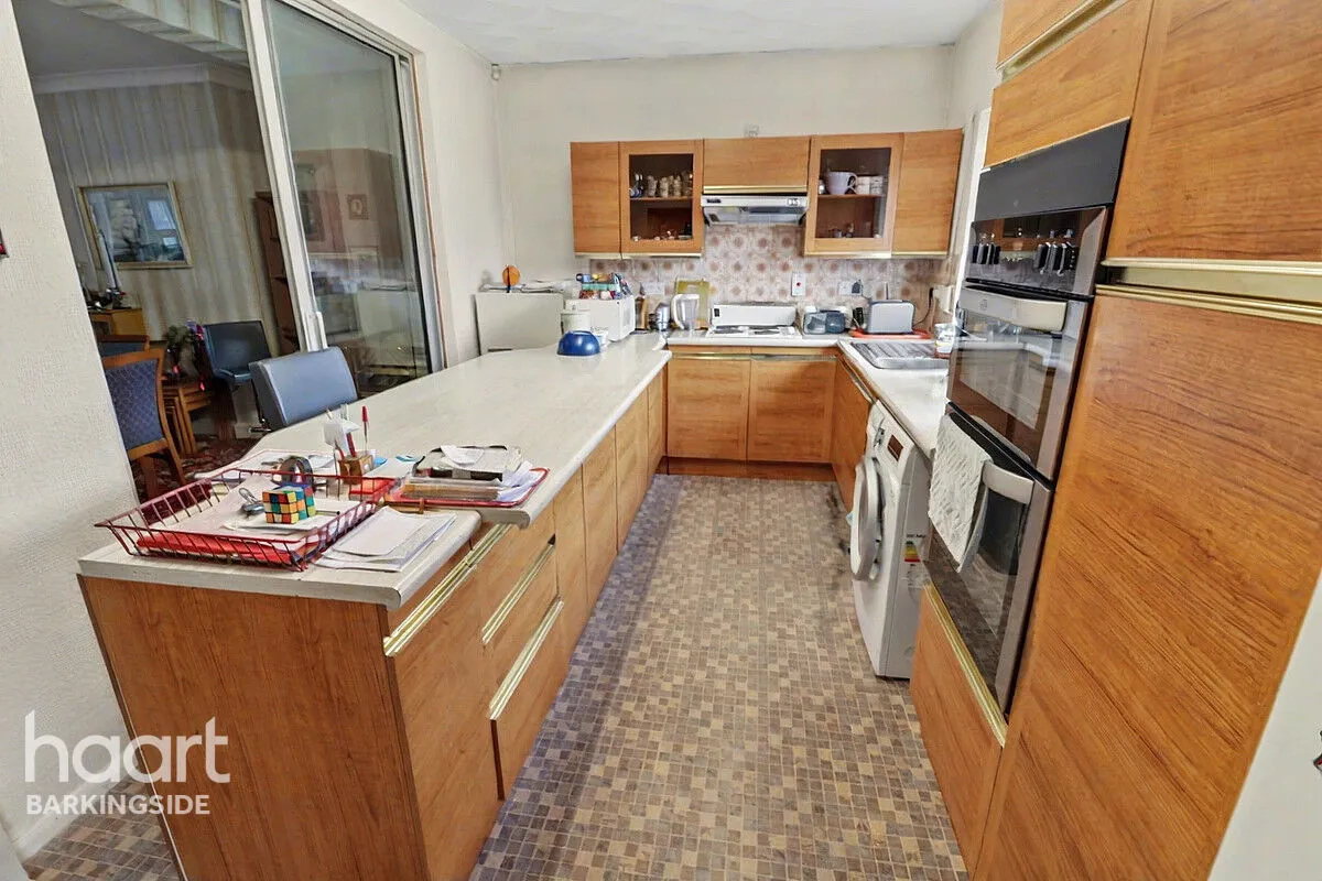 Headley Drive, Gants Hill, IG2, photo 9