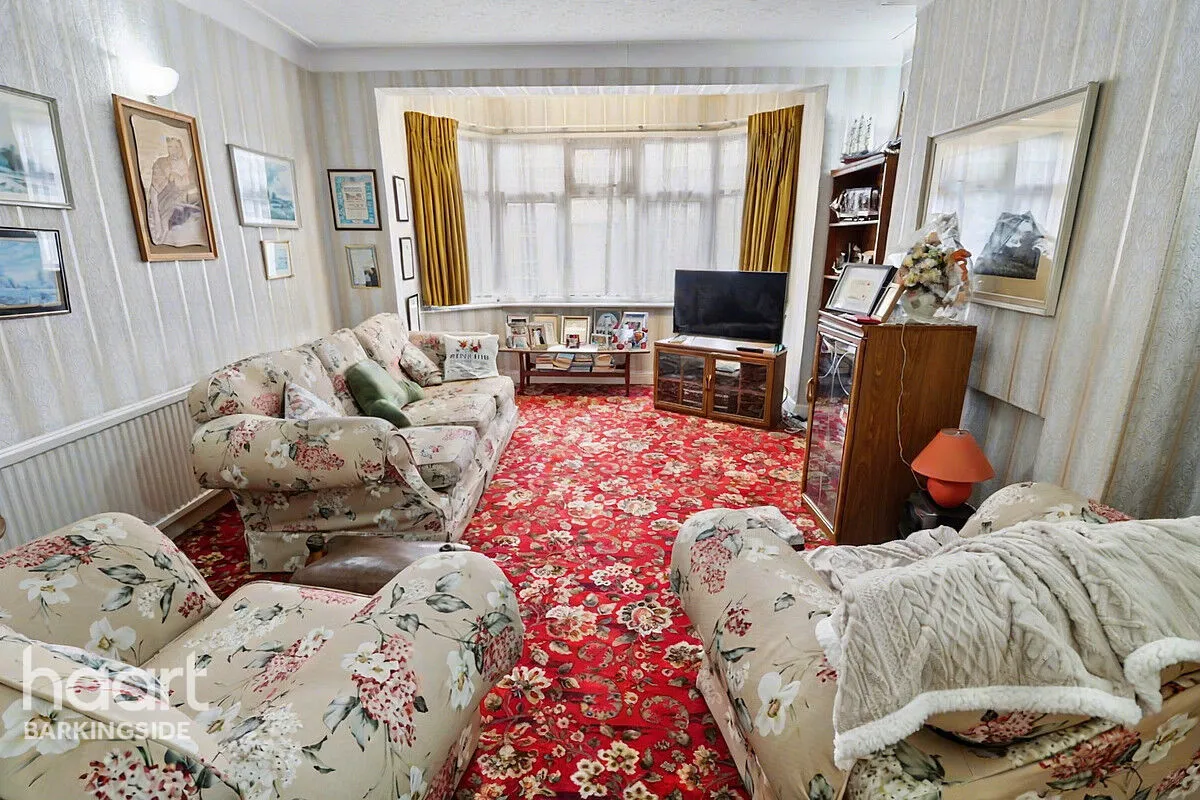 Headley Drive, Gants Hill, IG2, photo 4