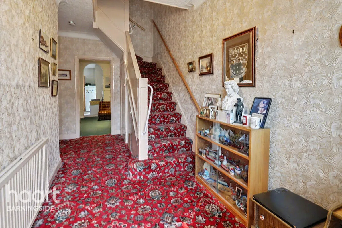 Headley Drive, Gants Hill, IG2, photo 3
