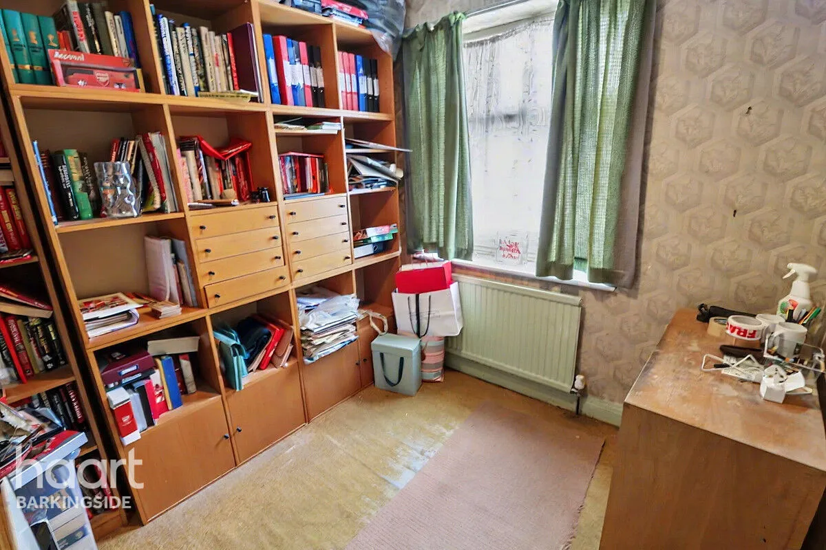 Headley Drive, Gants Hill, IG2, photo 17