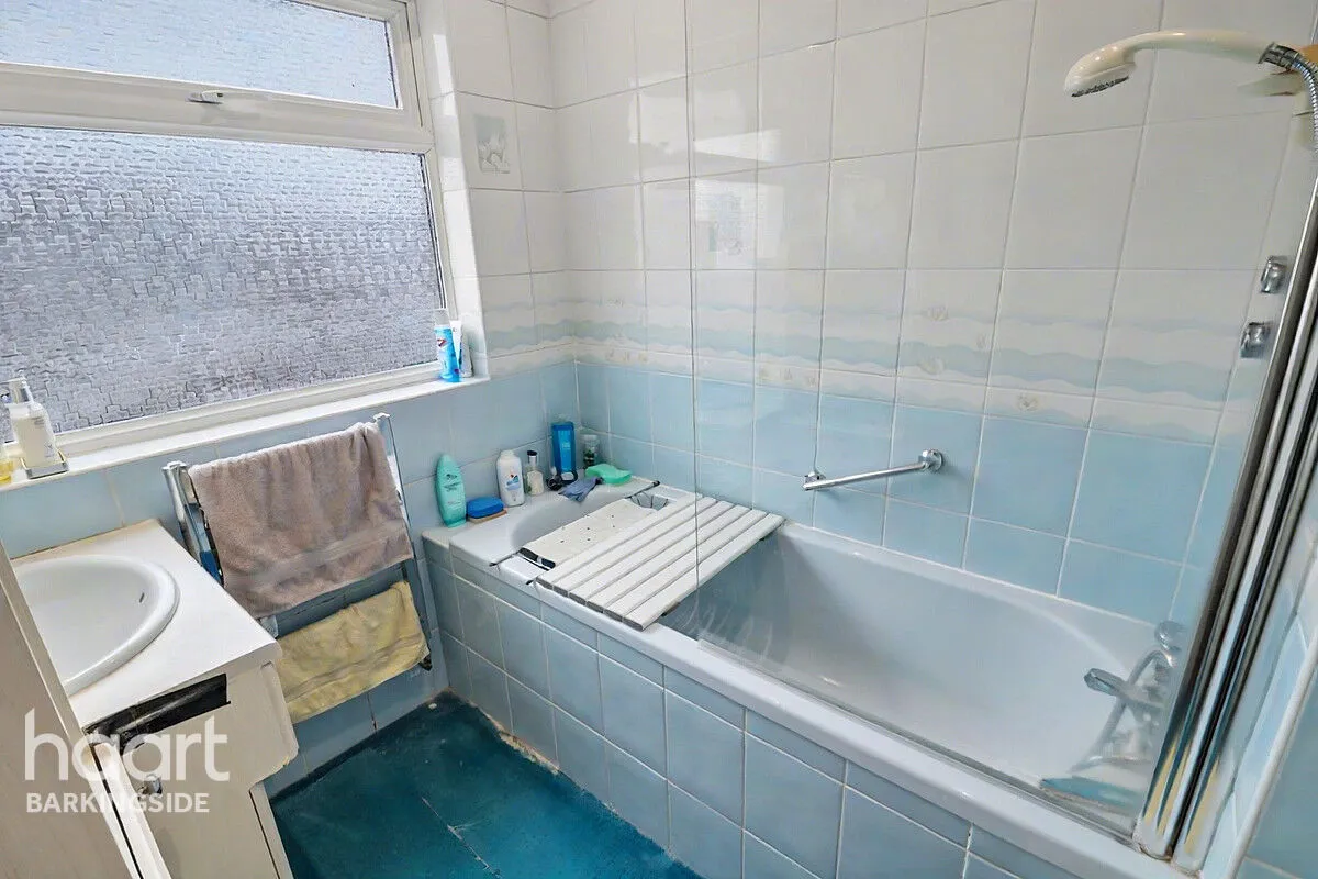 Headley Drive, Gants Hill, IG2, photo 18